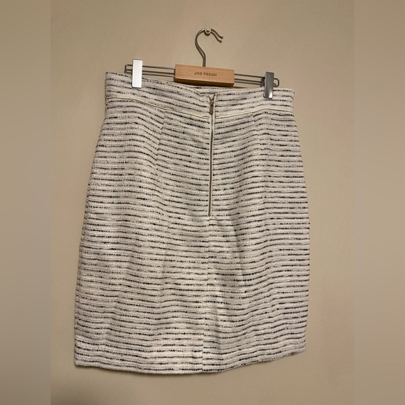 H&M High Waisted Back Zip Skirt - Picture 4 of 4